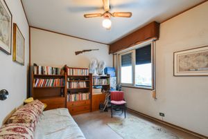 Image 17 - 919002