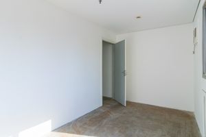 Image 10 - 919009