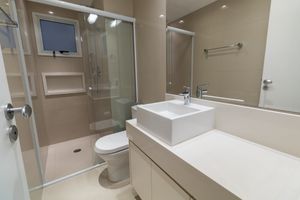 Image 19 - 919015