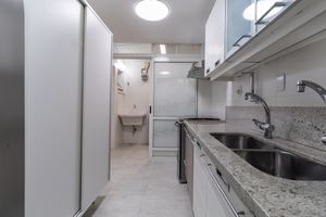 Image 17 - 919015