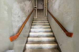 Image 15 - 919049