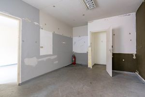Image 21 - 919049