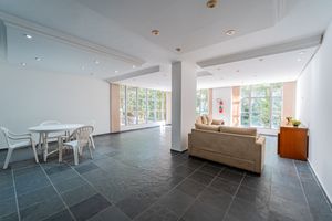 Image 32 - 919053