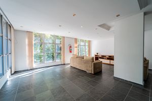 Image 33 - 919053