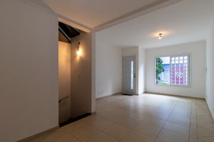 Image 1 - 919076