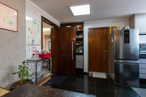 Image 10 - 919117