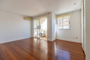 Image 19 - 919138