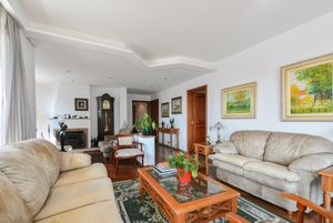 Image 4 - 919215