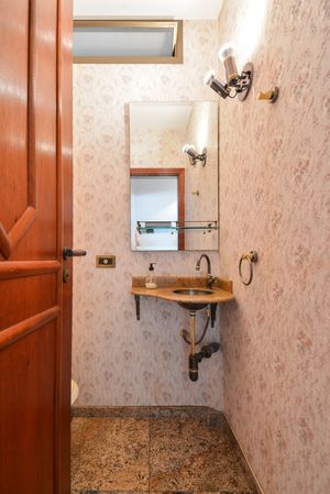 Image 15 - 919215