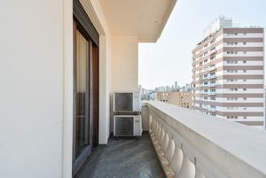 Image 32 - 919215