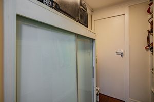 Image 23 - 919216