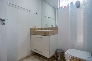 Image 32 - 919216