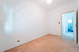 Image 18 - 919217