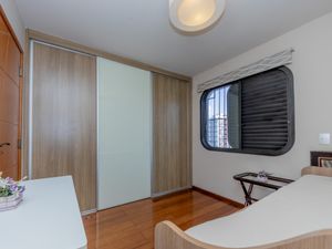 Image 33 - 919227