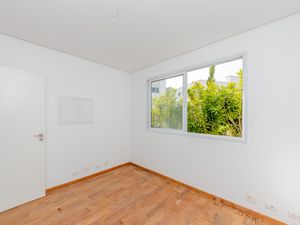Image 32 - 919236