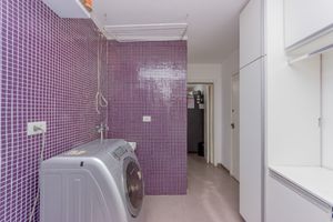 Image 19 - 919246