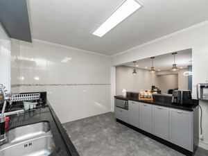 Image 14 - 919248