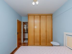 Image 10 - 919252