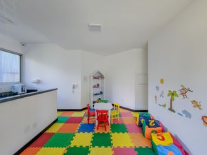 Image 21 - 919252
