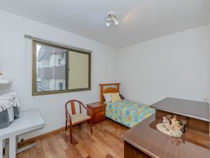 Image 17 - 919252