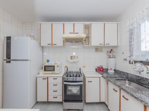 Image 19 - 919252