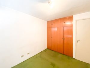 Image 18 - 919256