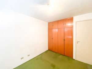 Image 19 - 919256
