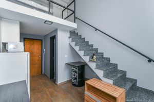 Image 1 - 919261