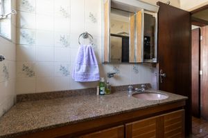 Image 17 - 919273