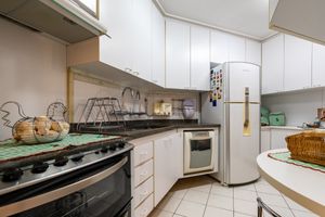 Image 30 - 919274