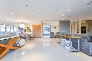 Image 10 - 919277