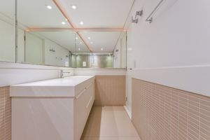 Image 38 - 919277