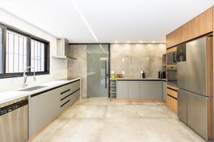 Image 15 - 919285