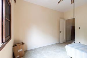 Image 19 - 919297