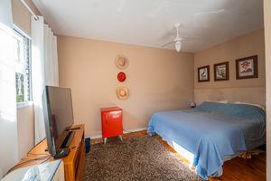 Image 33 - 919298