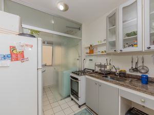 Image 13 - 919299