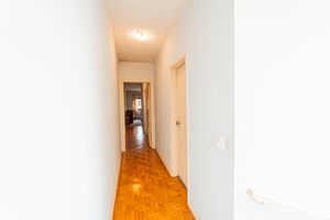 Image 28 - 919304