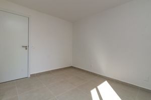 Image 19 - 919314