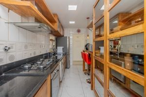 Image 10 - 919319