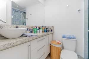 Image 18 - 919319