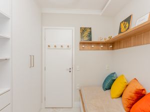 Image 18 - 919322