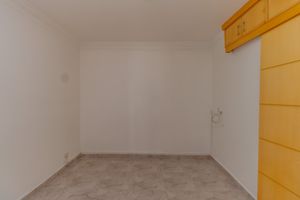 Image 12 - 919323