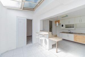 Image 19 - 919323
