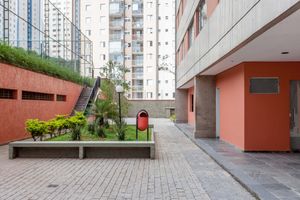 Image 12 - 919325