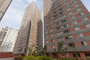 Image 19 - 919325