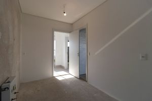 Image 12 - 919327