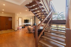 Image 11 - 919328
