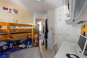 Image 15 - 919329