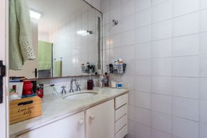 Image 19 - 919329