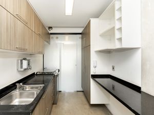 Image 14 - 919330
